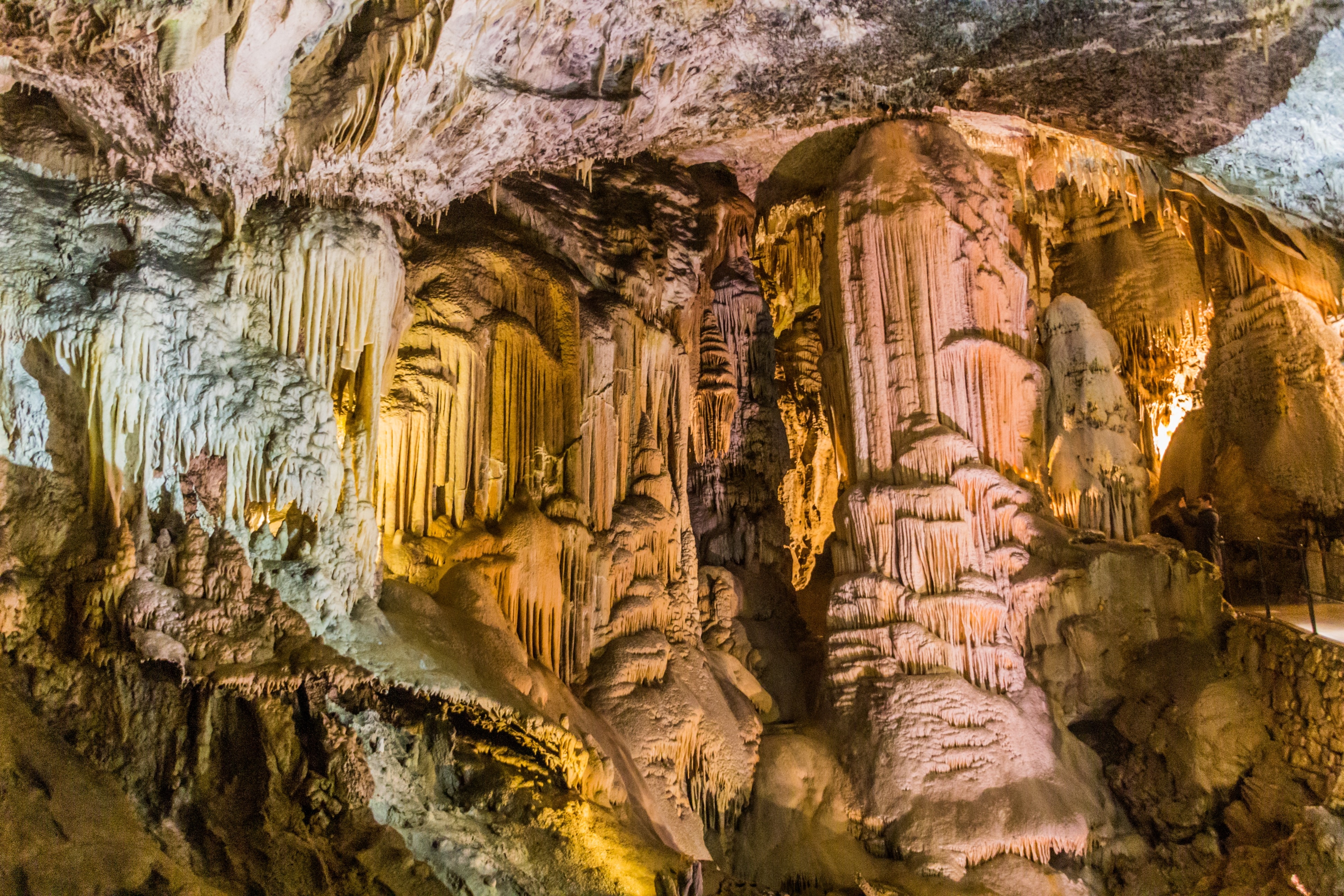 波斯托伊那鐘乳石洞