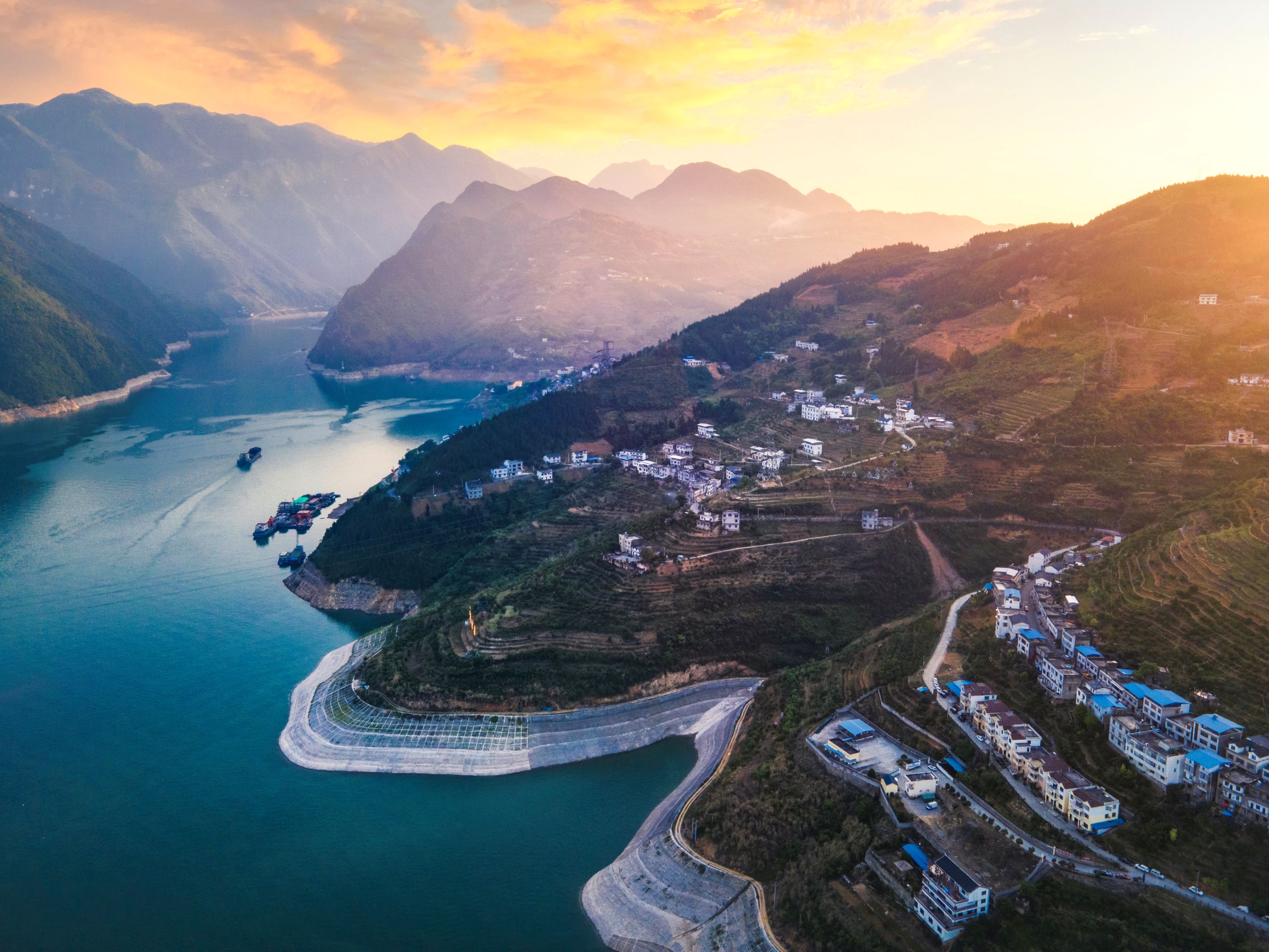 (測試中)長江三峽~美維凱旋號-6樓行政套房8日